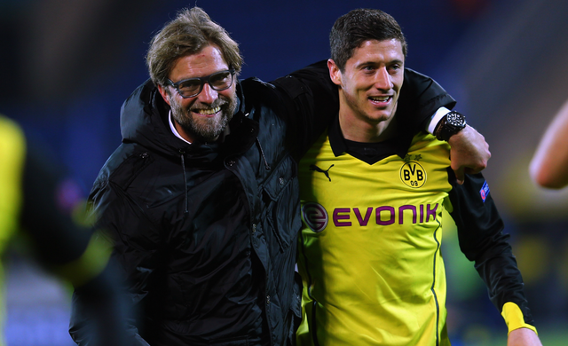 以左脚在右 以左脚在右